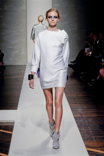 Fotoservizio/FW 2012-2013/WOMEN/GIANFRANCO FERRE'/D1/26