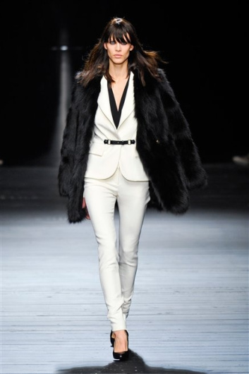 Fotoservizio/FW 2012-2013/WOMEN/ICEBERG/D1/1