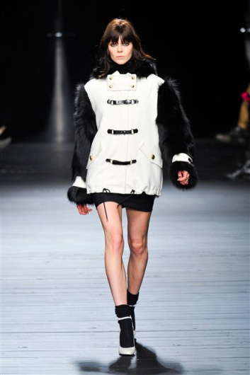 Fotoservizio/FW 2012-2013/WOMEN/ICEBERG/D1/3