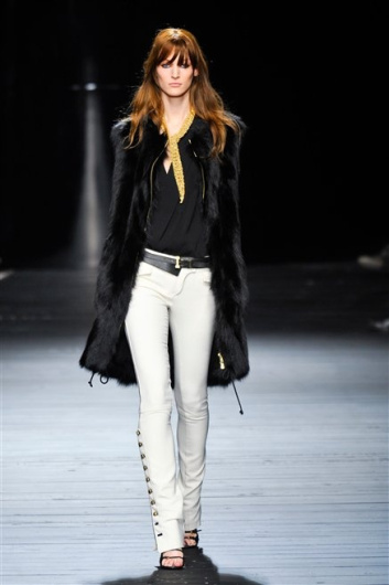 Fotoservizio/FW 2012-2013/WOMEN/ICEBERG/D1/4