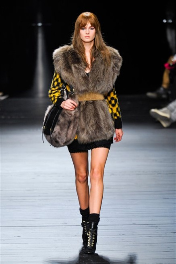 Fotoservizio/FW 2012-2013/WOMEN/ICEBERG/D1/16