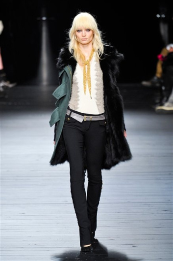 Fotoservizio/FW 2012-2013/WOMEN/ICEBERG/D1/18