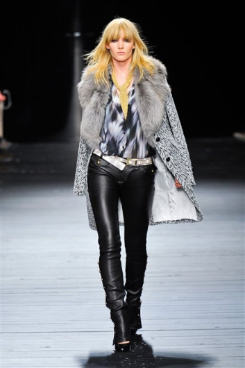 Fotoservizio/FW 2012-2013/WOMEN/ICEBERG/D1/29