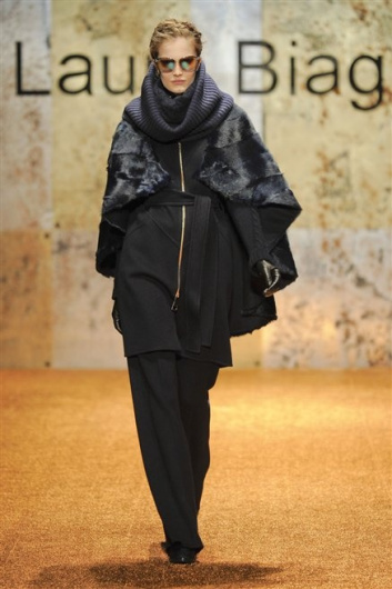 Fotoservizio/FW 2012-2013/WOMEN/LAURA BIAGIOTTI/D1/0