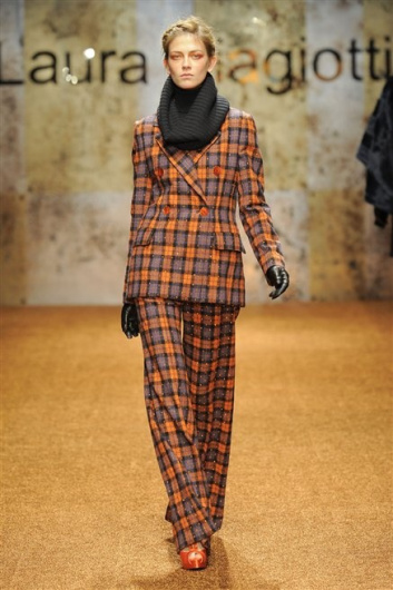 Fotoservizio/FW 2012-2013/WOMEN/LAURA BIAGIOTTI/D1/1