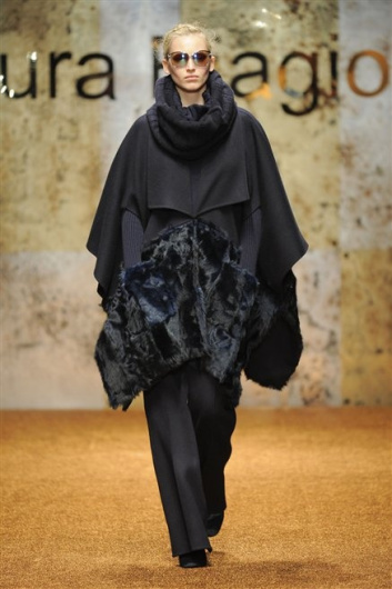 Fotoservizio/FW 2012-2013/WOMEN/LAURA BIAGIOTTI/D1/2