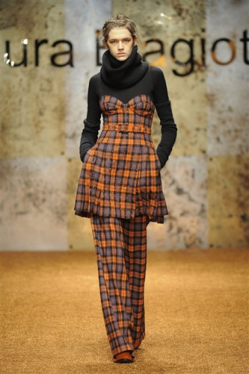 Fotoservizio/FW 2012-2013/WOMEN/LAURA BIAGIOTTI/D1/3