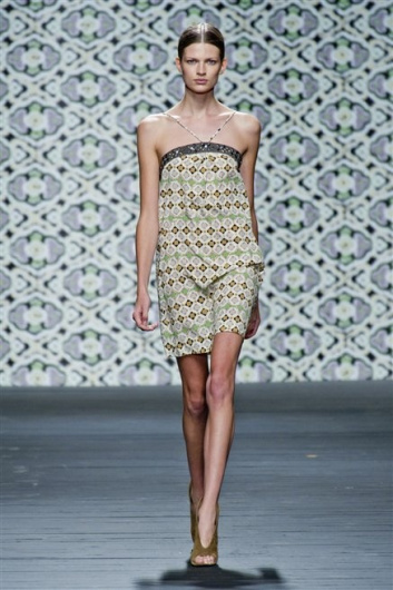 Fotoservizio/SS 2013/WOMEN/ICEBERG/DP1/1