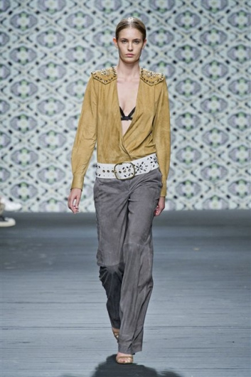 Fotoservizio/SS 2013/WOMEN/ICEBERG/DP1/2