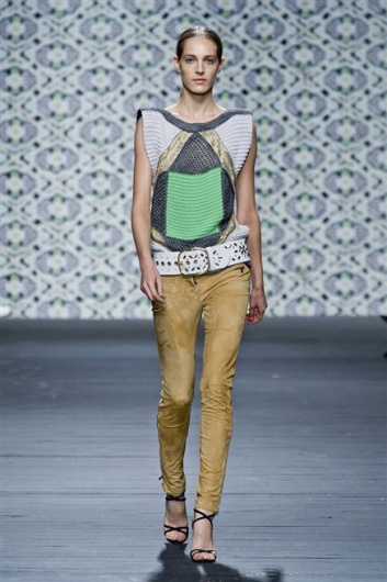 Fotoservizio/SS 2013/WOMEN/ICEBERG/DP1/6