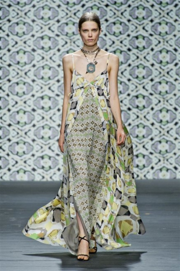 Fotoservizio/SS 2013/WOMEN/ICEBERG/DP1/7