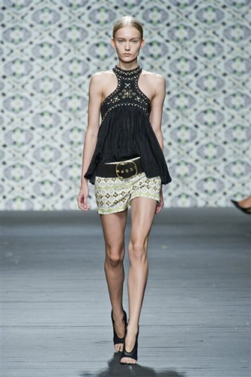 Fotoservizio/SS 2013/WOMEN/ICEBERG/DP1/8
