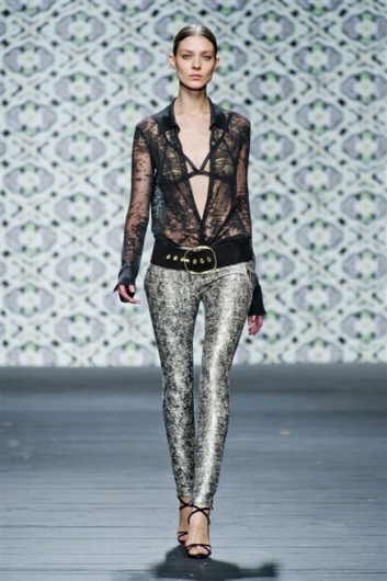 Fotoservizio/SS 2013/WOMEN/ICEBERG/DP1/20