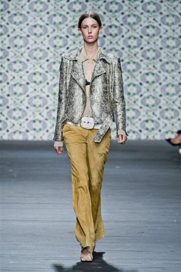 Fotoservizio/SS 2013/WOMEN/ICEBERG/DP1/22