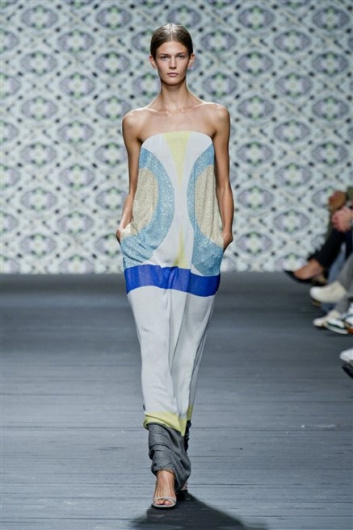 Fotoservizio/SS 2013/WOMEN/ICEBERG/DP1/25