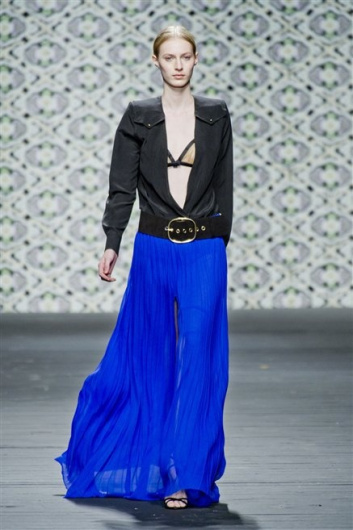 Fotoservizio/SS 2013/WOMEN/ICEBERG/DP1/30