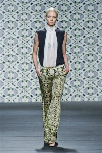 Fotoservizio/SS 2013/WOMEN/ICEBERG/DP1/32