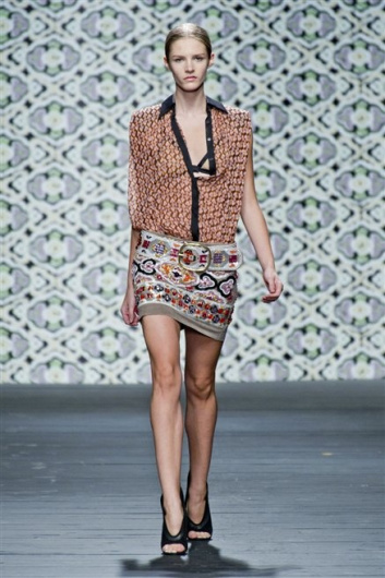 Fotoservizio/SS 2013/WOMEN/ICEBERG/DP1/40