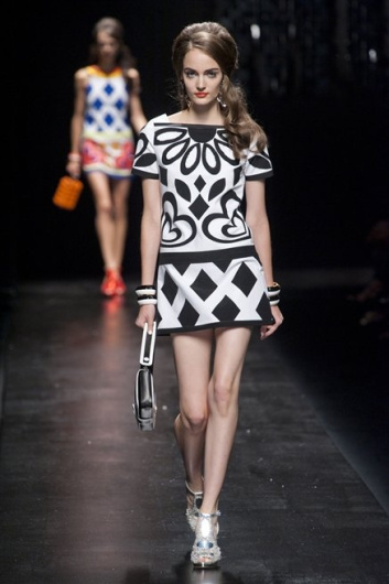 Fotoservizio/SS 2013/WOMEN/MOSCHINO/DP1/20