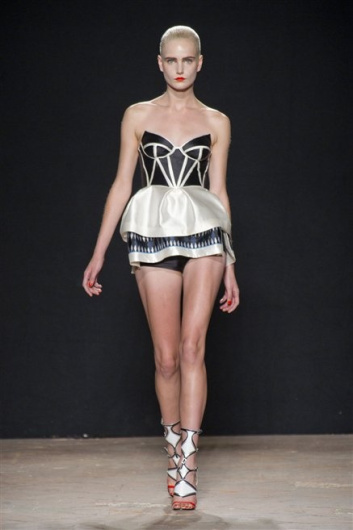 Fotoservizio/SS 2013/WOMEN/AQUILANO.RIMONDI/DP1/20