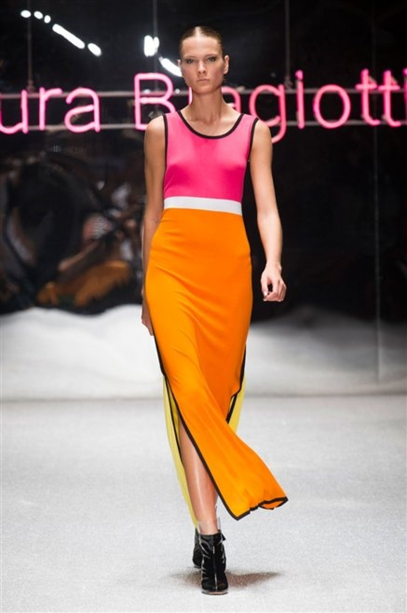 LAURA BIAGIOTTI, UN’ESTATE DI COLORE