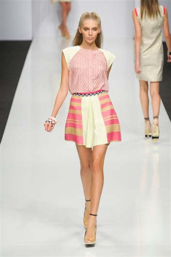 Fotoservizio/SS 2013/WOMEN/BYBLOS/DP1/4