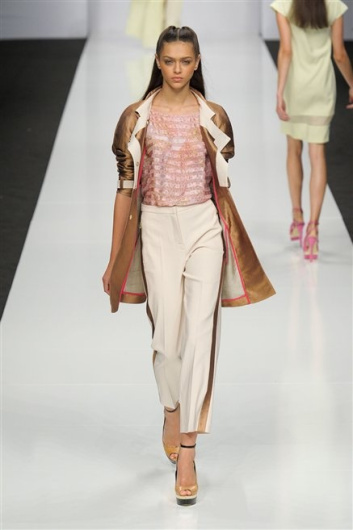 Fotoservizio/SS 2013/WOMEN/BYBLOS/DP1/11