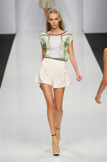 Fotoservizio/SS 2013/WOMEN/BYBLOS/DP1/25