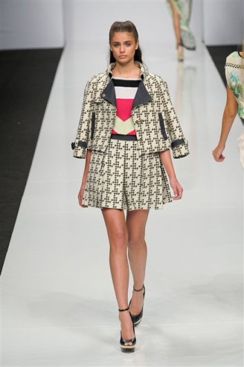 Fotoservizio/SS 2013/WOMEN/BYBLOS/DP1/26