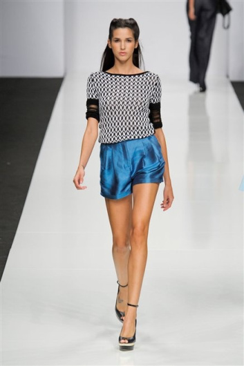 Fotoservizio/SS 2013/WOMEN/BYBLOS/DP1/32
