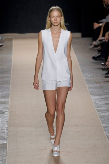 Fotoservizio/SS 2013/WOMEN/MARCO DE VINCENZO/DP1/1