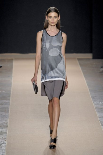 Fotoservizio/SS 2013/WOMEN/MARCO DE VINCENZO/DP1/8