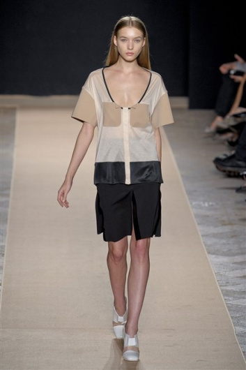 Fotoservizio/SS 2013/WOMEN/MARCO DE VINCENZO/DP1/17