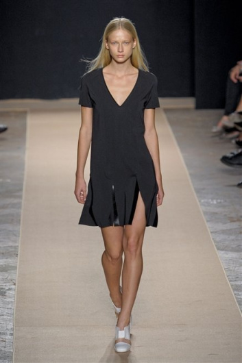 Fotoservizio/SS 2013/WOMEN/MARCO DE VINCENZO/DP1/20