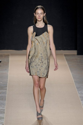 Fotoservizio/SS 2013/WOMEN/MARCO DE VINCENZO/DP1/25