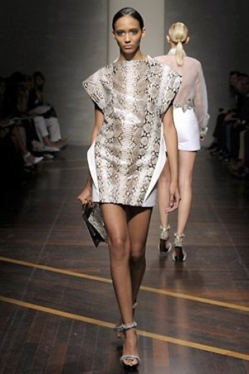 Fotoservizio/SS 2013/WOMEN/GIANFRANCO FERRE'/DP2/12