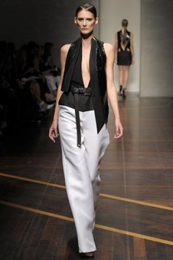 Fotoservizio/SS 2013/WOMEN/GIANFRANCO FERRE'/DP2/7