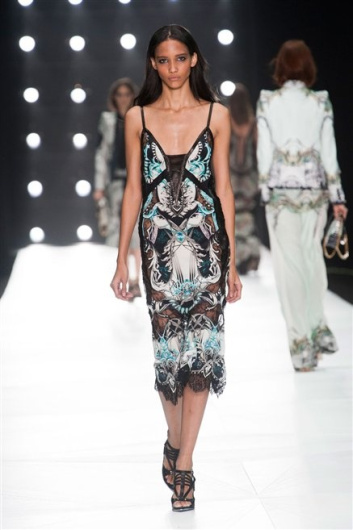 Fotoservizio/SS 2013/WOMEN/ROBERTO CAVALLI/DP1/20
