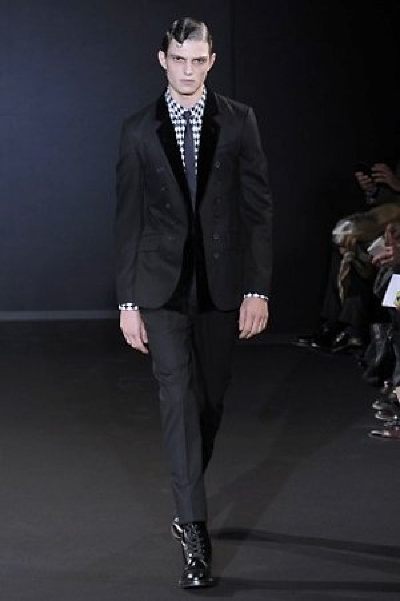 LES HOMMES - CAVALIERI OSCURI