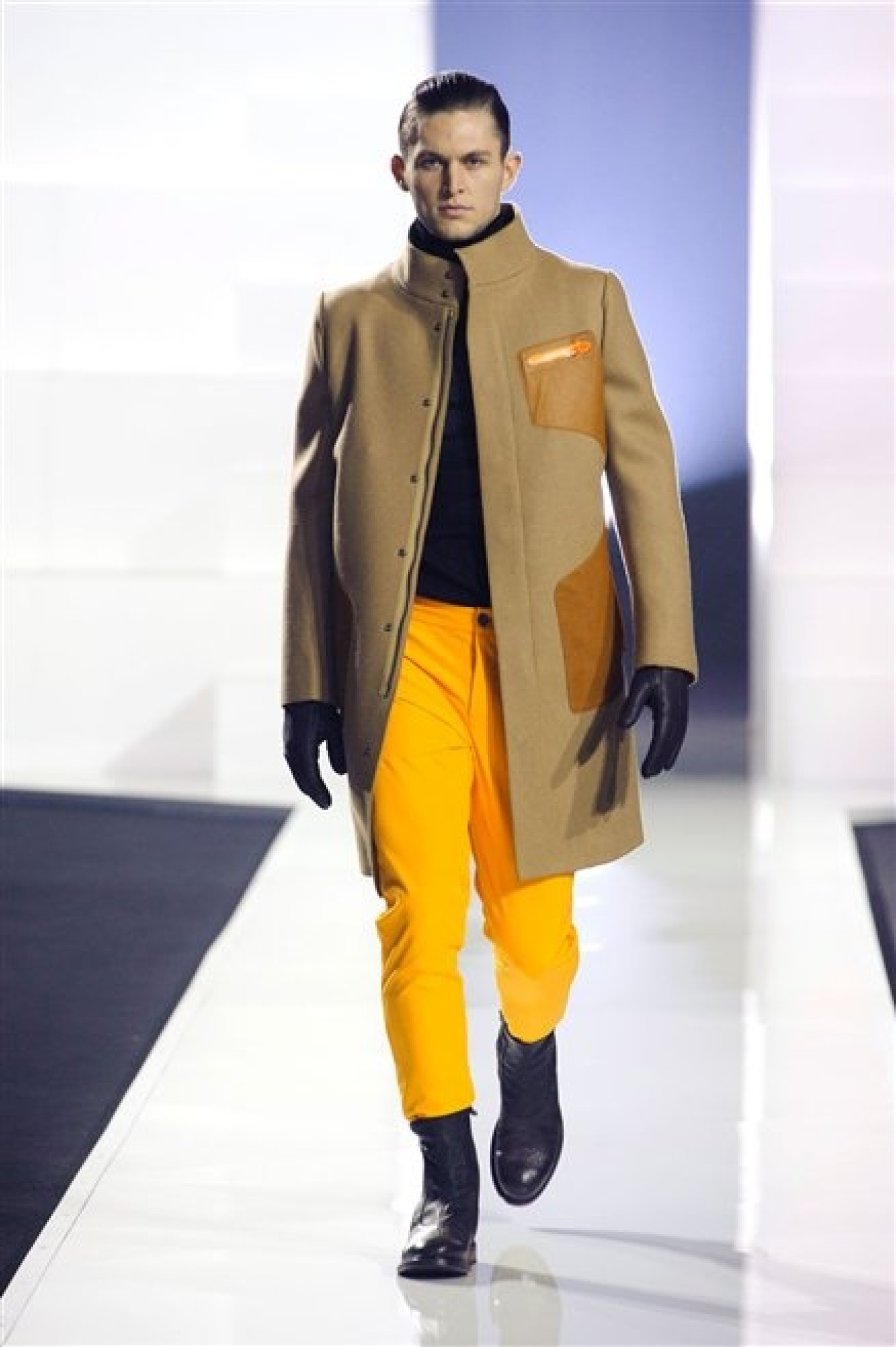 DIRK BIKKEMBERGS, SPORTIVO DI LUSSO