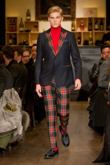 Fotoservizio/FW 2013-2014/MEN/MOSCHINO/DP1/2