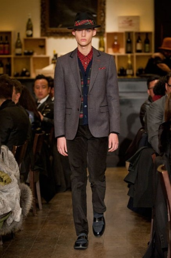 Fotoservizio/FW 2013-2014/MEN/MOSCHINO/DP1/4