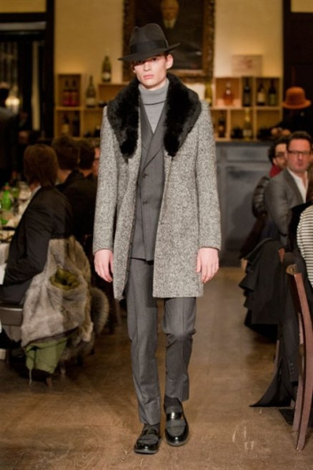 Fotoservizio/FW 2013-2014/MEN/MOSCHINO/DP1/9