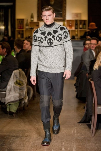 Fotoservizio/FW 2013-2014/MEN/MOSCHINO/DP1/12