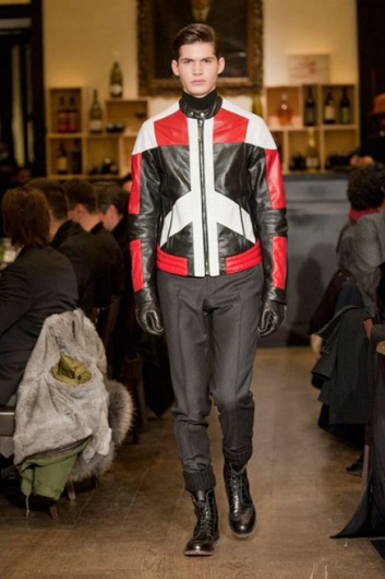 Fotoservizio/FW 2013-2014/MEN/MOSCHINO/DP1/17