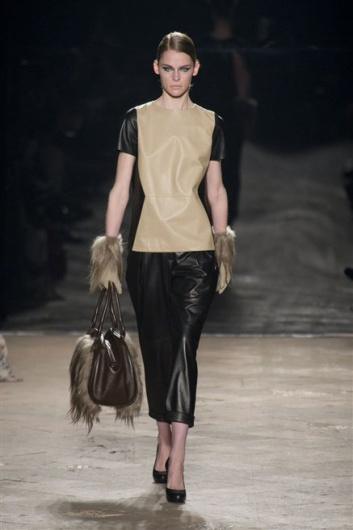Fotoservizio/FW 2013-2014/WOMEN/SIMONETTA RAVIZZA/DP1/1