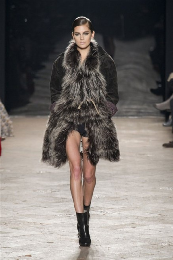 Fotoservizio/FW 2013-2014/WOMEN/SIMONETTA RAVIZZA/DP1/4