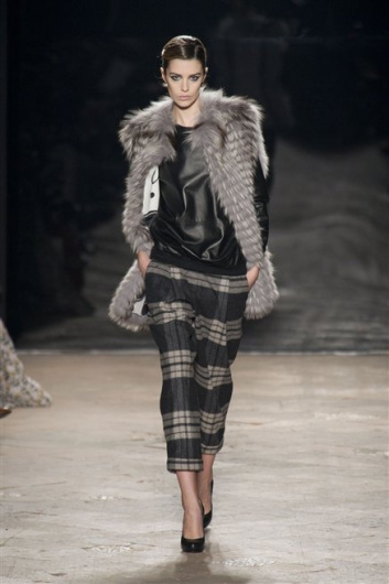 Fotoservizio/FW 2013-2014/WOMEN/SIMONETTA RAVIZZA/DP1/26