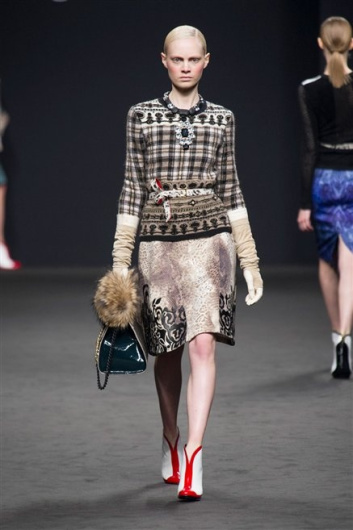Fotoservizio/FW 2013-2014/WOMEN/ANGELO MARANI/DP1/16