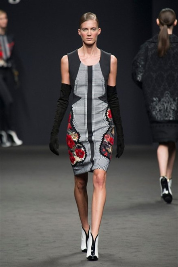Fotoservizio/FW 2013-2014/WOMEN/ANGELO MARANI/DP1/32